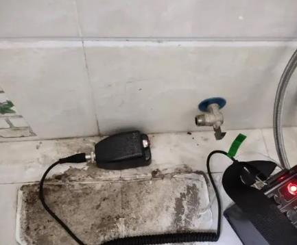果洛屋顶漏水维修公司分享下卫生间漏水的危害及解决方法
